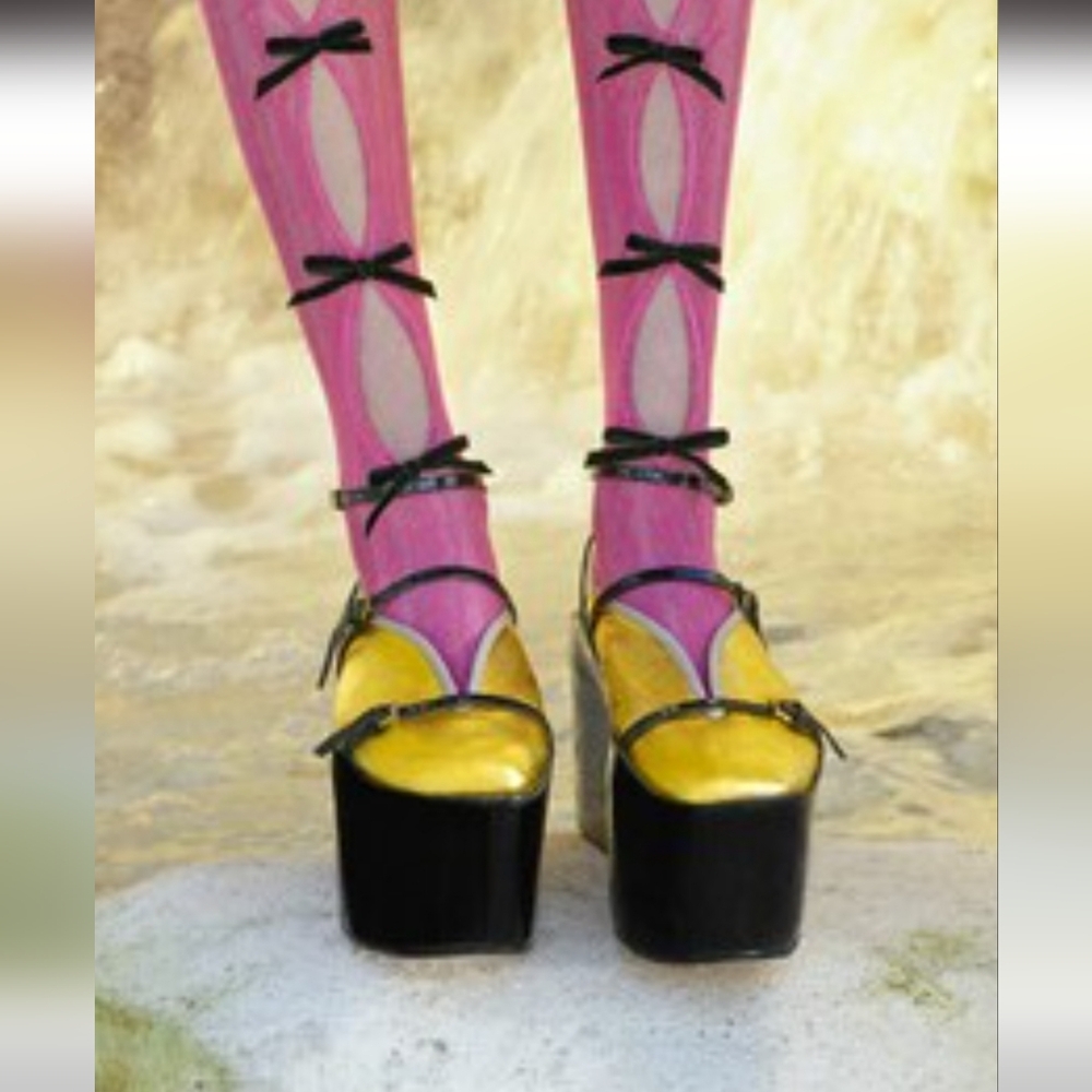 Gucci RUNWAY Hannelore Black Patent Leather Platform Gold Leather 